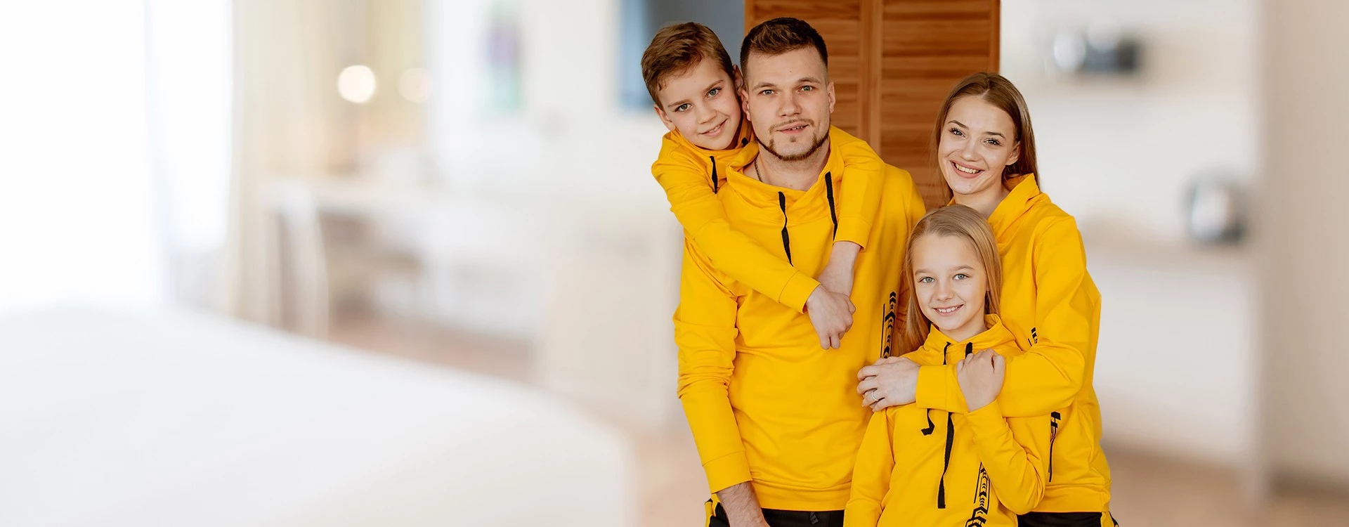 Білизна та одяг для всієї родини від виробника